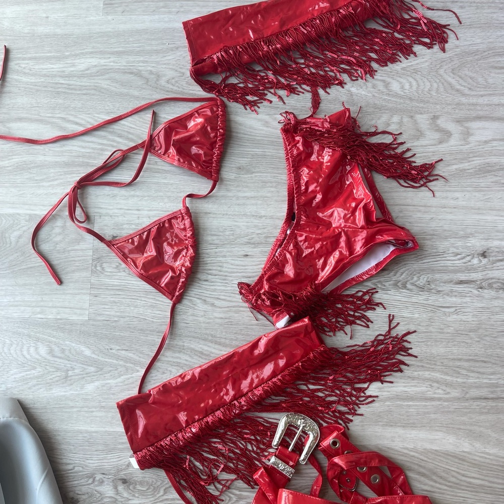 5 piece cowgirl set. Perfect for Halloween or a festival!!